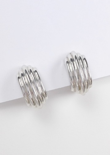(us)trifari clip earrings