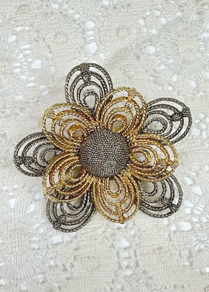 (us)vintage flower brooch