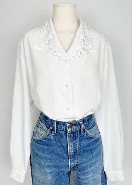(us)80s white embroidered collar blouse