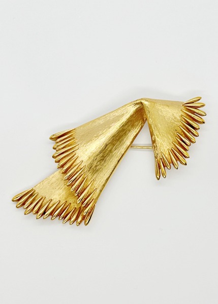 (us)50s trifari trifanium gold tone brooch
